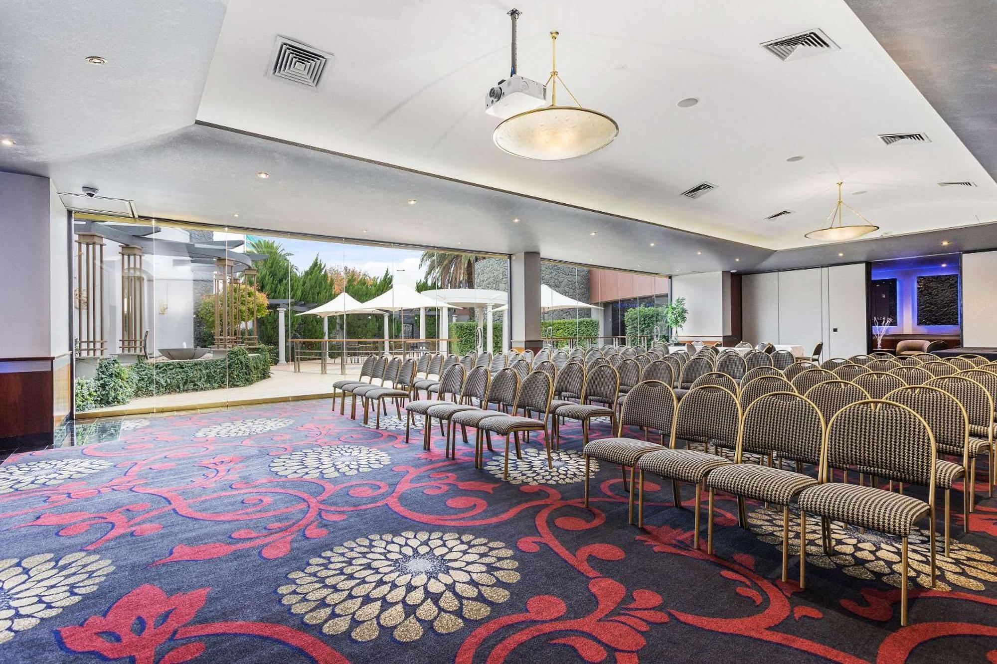 Quality Hotel Taylors Lakes Exterior photo