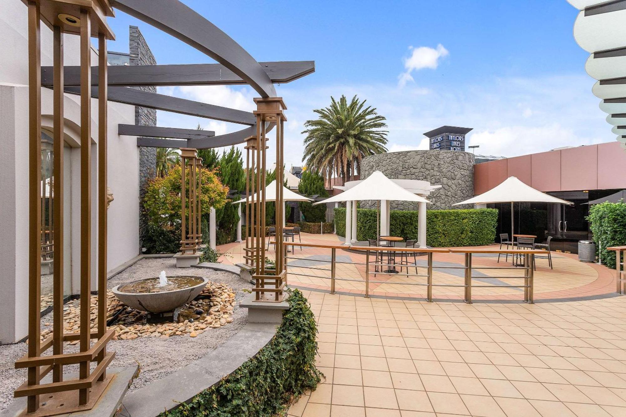 Quality Hotel Taylors Lakes Exterior photo