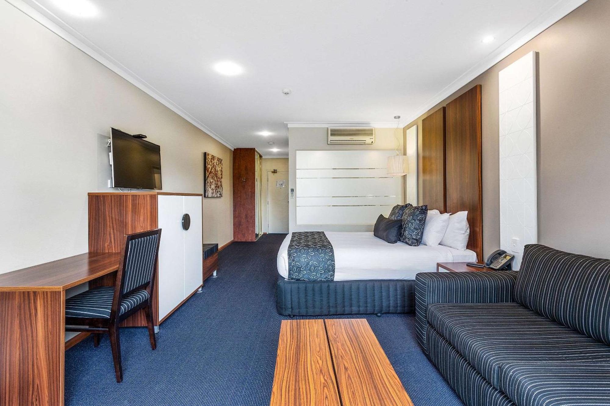 Quality Hotel Taylors Lakes Exterior photo