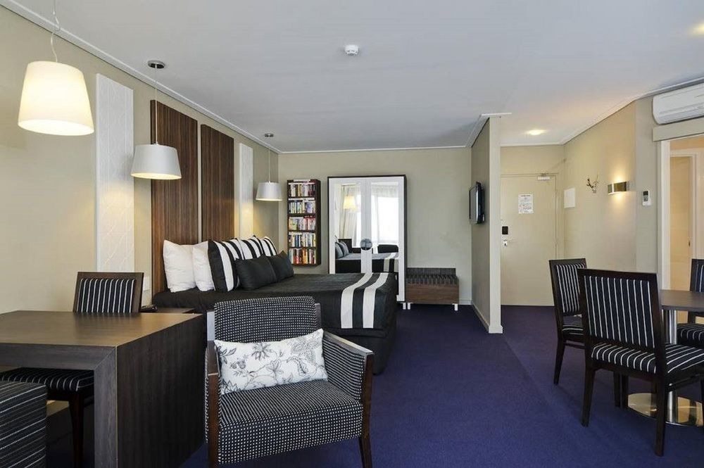 Quality Hotel Taylors Lakes Exterior photo