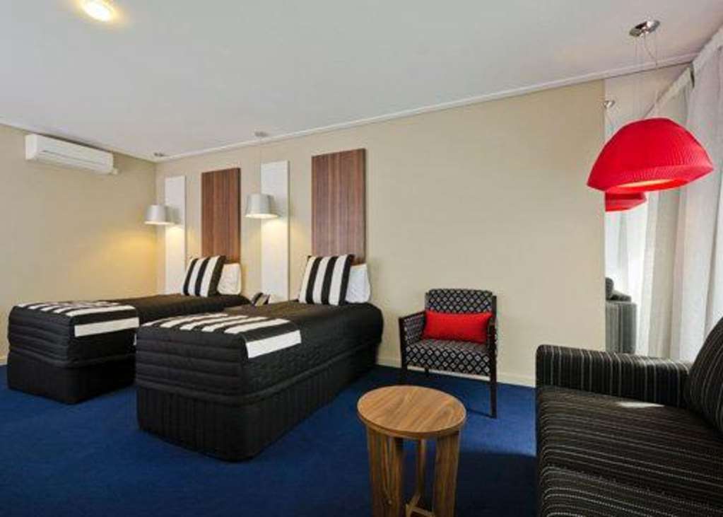 Quality Hotel Taylors Lakes Room photo