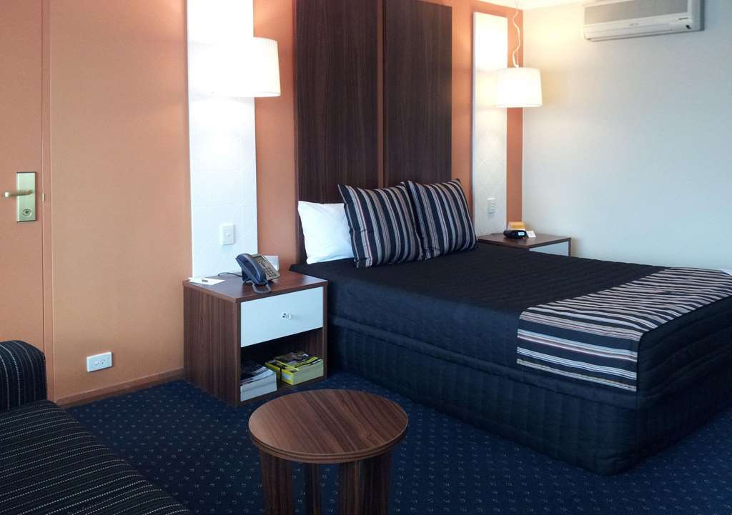 Quality Hotel Taylors Lakes Room photo