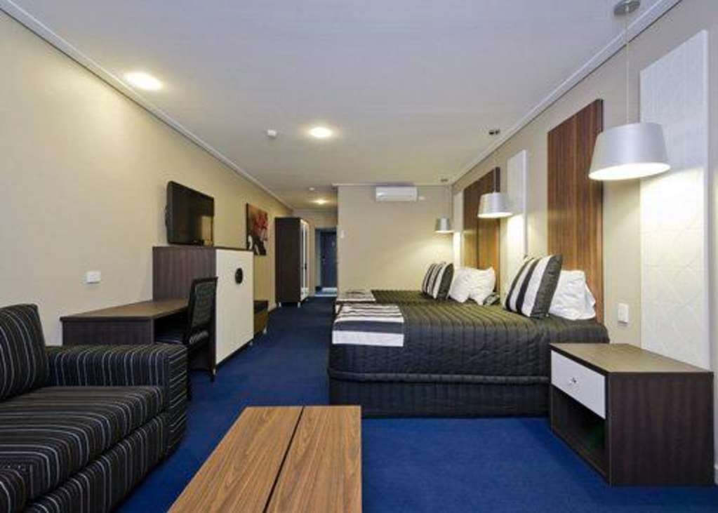 Quality Hotel Taylors Lakes Room photo