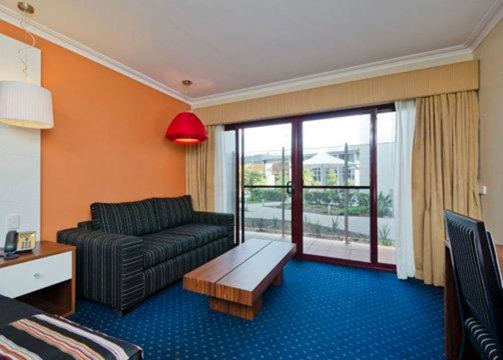 Quality Hotel Taylors Lakes Room photo