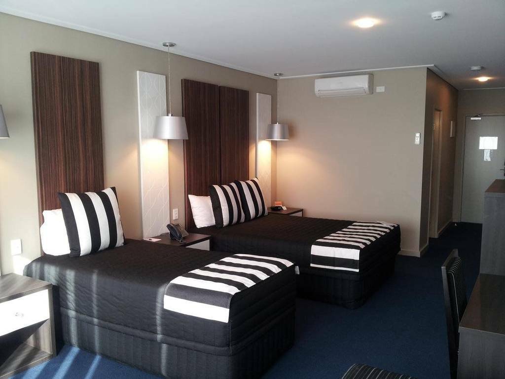Quality Hotel Taylors Lakes Exterior photo